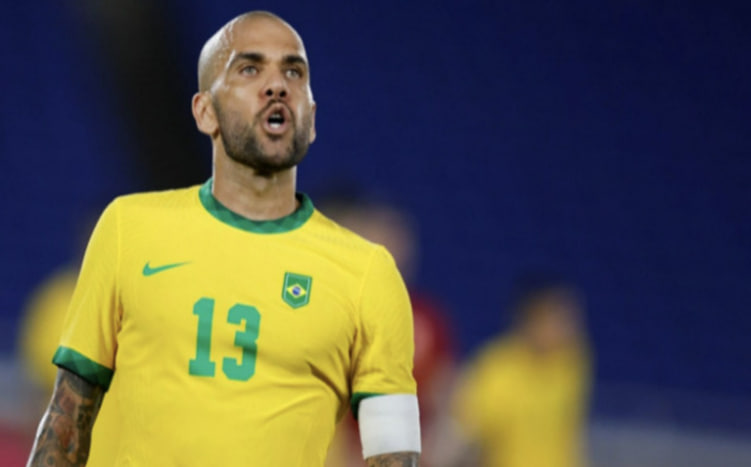 Dani Alves nhận hơn 210 thẻ vàng trong sự nghiệp