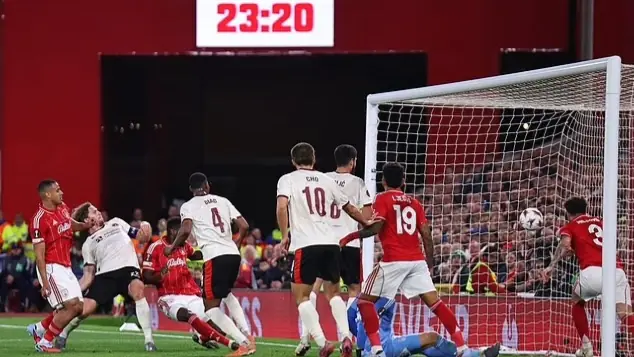 Câu lạc bộ bóng đá Nottingham Forest - Sân nhà bên bờ sông Trent Câu lạc bộ bóng đá Nottingham Forest - Sân nhà bên bờ sông Trent
